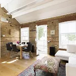 Gironde Road By Onefinestay